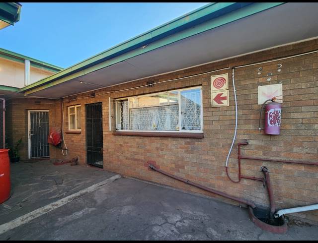 1 BEDROOM FLAT FOR SALE IN VANDERBIJLPARK CE 2